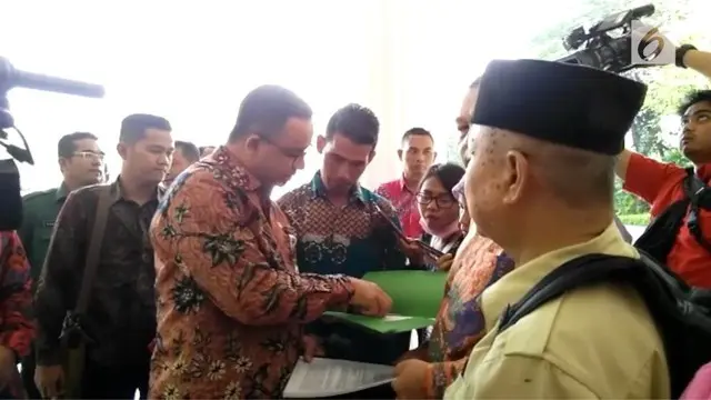 Gubernur Anies Baswedan kini memperbolehkan warga untuk menggelar kegiatan keagamaan di Monas.