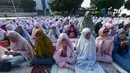 Umat Islam berdoa setelah melaksanakan Shalat Istisqa di halaman Mesjid Al Azhar, Jakarta, Selasa, 1 September 2026. (KLY/ Arie Basuki).