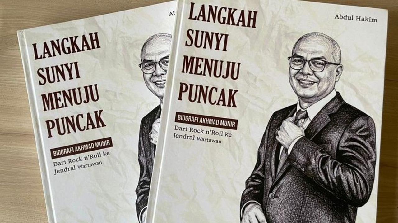 Biografi Akhmad Munir: Dari Rock n' Roll Menuju Puncak Pers Nasional