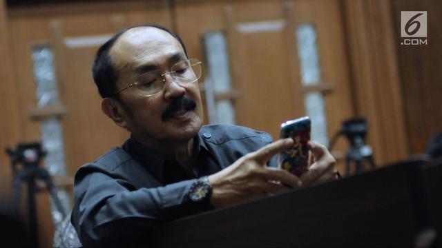 Senyum Fredrich Yunadi Jelang Jalani Sidang Lanjutan