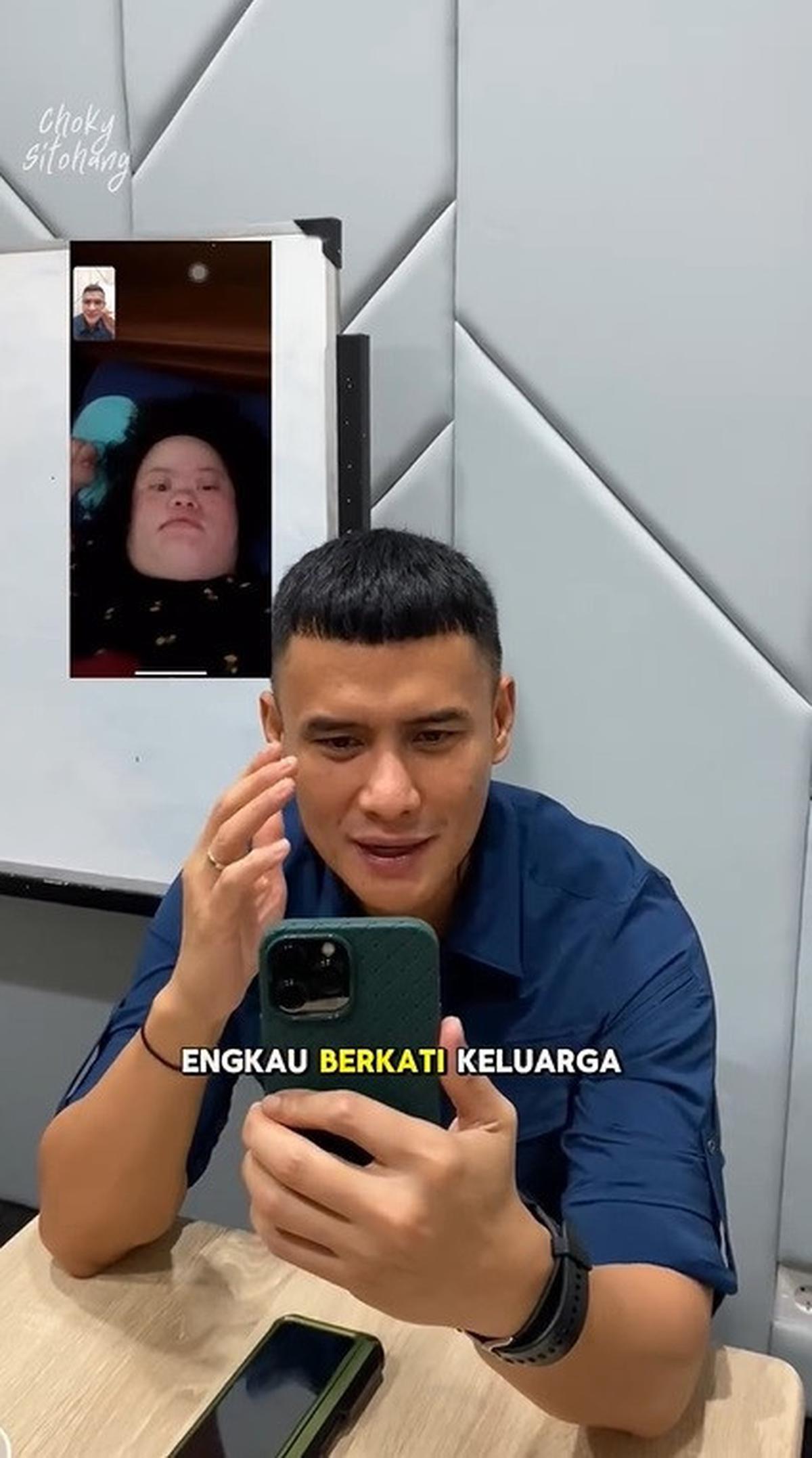 Interaksi Choky Sitohang Beri Ucapan Ultah ke Sang Adik yang Berkebutuhan Khusus Bikin Warganet Terharu