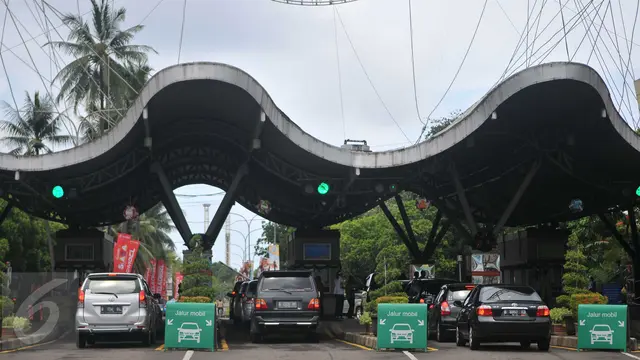 20151231-Jelang Pergantian Tahun, Warga Mulai Padati Ancol-Jakarta