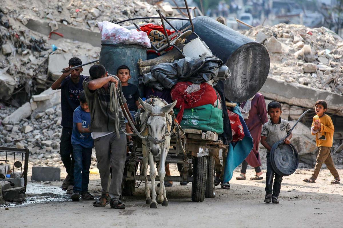 FOTO: Warga Gaza Mengungsi, Israel Ancam Hancurkan Kota Jika Hamas Tak Menyerah