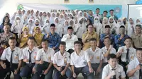 Plh. Gubernur Jawa Barat Uu Ruzhanul Ulum saat pembukaan kegiatan Pengenalan Lingkungan Sekolah (PLS) Tahun 2022 se-Jabar secara hybrid dari Bogor, Senin (18/7/2022).