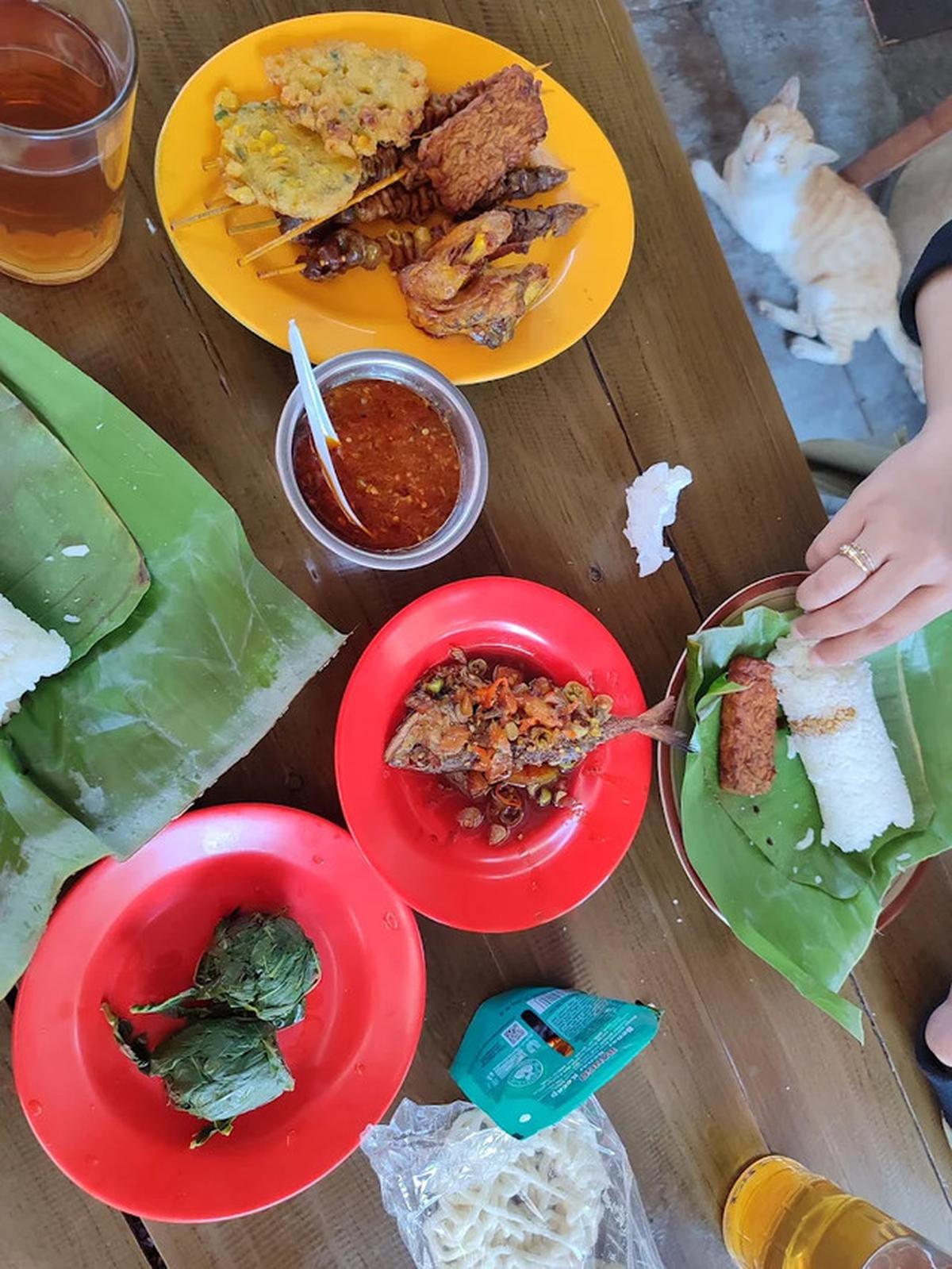 Warung Nasi Timbel Tri