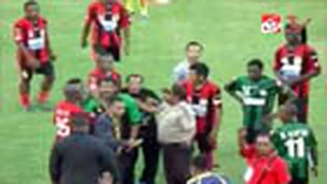 Laga Pamungkas Derbi Papua Ricuh