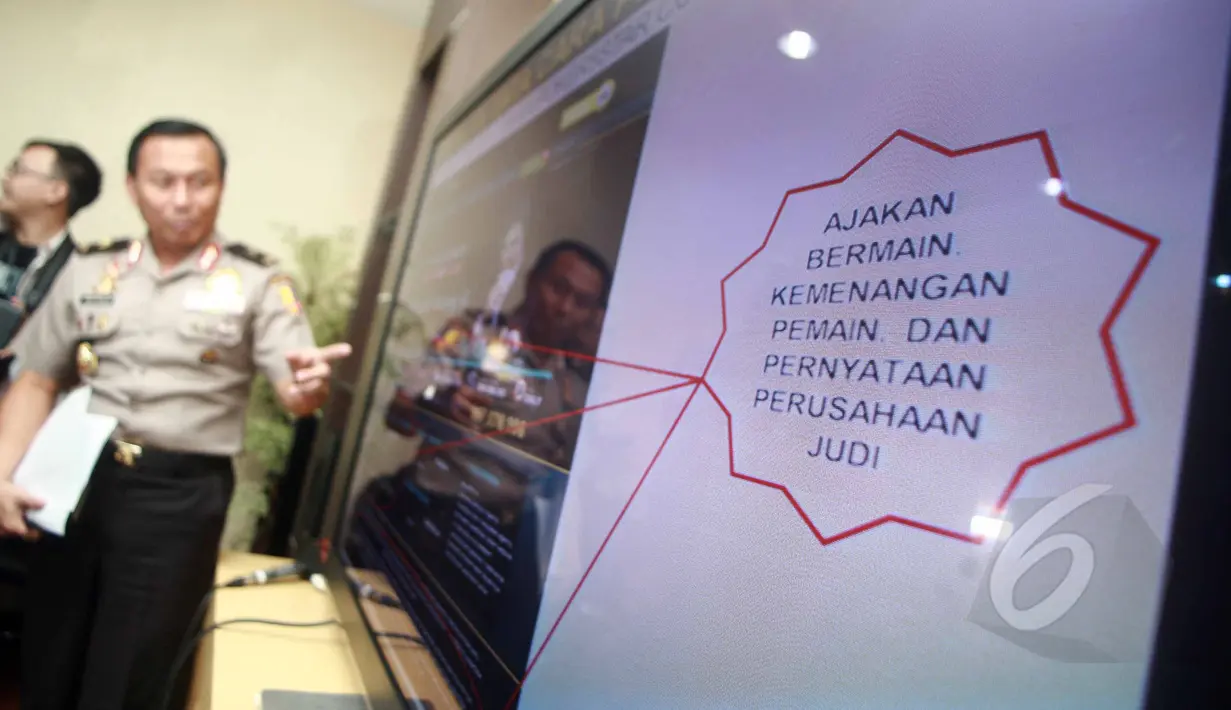 Bareskrim Mabes Polri telah menemukan 360 situs judi online dan telah memblokir 460 rekening Tindak Pidana Pencucian Uang yang diduga milik bandar judi online di Bareskrim Mabes Polri, Jakarta, Jumat (22/5/2015). (Liputan6.com/Helmi Afandi)