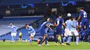 Gelandang Manchester City, Ilkay Gundogan, mencetak gol melalui tendangan bebas ke gawang FC Porto pada laga Liga Champions di Stadion  Etihad, Kamis (22/10/2020). City menang dengan skor 3-1. (Laurence Griffiths/Pool via AP)