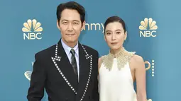 Lee Jung Jae dan Lim Se Ryung di Emmy Awards 2022. (Foto: Richard Shotwell/Invision/AP)
