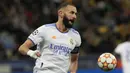 Karim Benzema. Striker Real Madrid berusia 33 tahun ini telah mencetak 11 gol dari total 13 laga musim ini. Rinciannya, 9 gol di Liga Spanyol dan 2 gol di Liga Champions. Berkat ketajamannya, ia sementara memimpin daftar top skor LaLiga dan Real Madrid jadi pemuncak klasemen. (AP/Efrem Lukatsky)