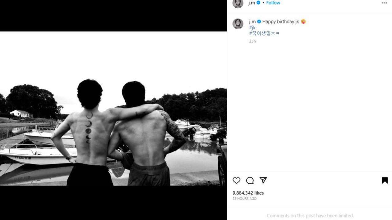 Sementara itu, Jimin BTS memilih untuk berbagi foto dirinya bersama Jungkook. Foto tersebut memamerkan tubuh kekar mereka, yang tentu saja membuat para penggemar terkesan.