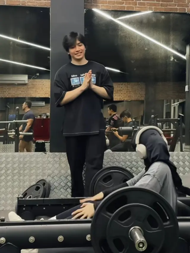 Putri Delina Nge-Gym