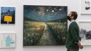 Staf mengamati karya seni dalam pratinjau Pameran Musim Panas di Royal Academy of Arts, London, Inggris, 28 September 2020. Diadakan setiap tahun sejak 1769, Pameran Musim Panas Royal Academy of Arts untuk pertama kalinya akan berlangsung pada musim gugur akibat pandemi COVID-19. (Xinhua/Han Yan)