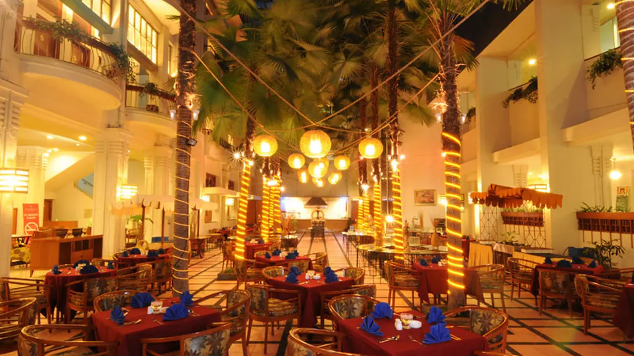 Garden Atrium di Hotel Bidakara Grand Savoy Homann