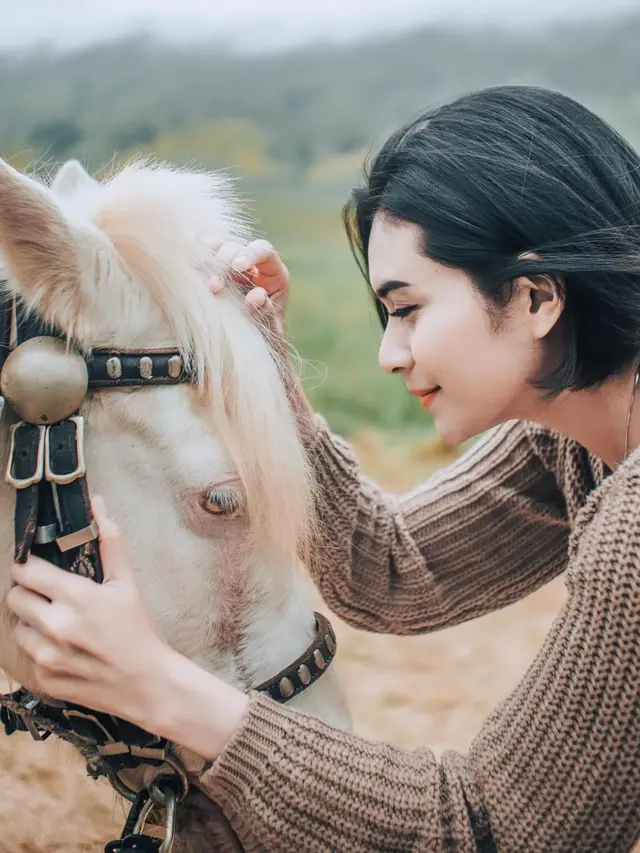 6 Pesona Briptu Sefin, Polwan Cantik yang Parasnya Disebut Mirip Artis
