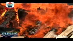 Sebuah gudang kayu meubel di Pasuruan Jawa Timur, terbakar pada Selasa siang. Kebakaran itu sempat membuat panik warga, karena terjadi di sekitar pemukiman padat penduduk.