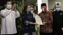 Ketum Partai Gerindra Prabowo Subianto dan Sekjen PDIP Hasto Kristianto memperkenalkan Bakal Calon Walikota Tangerang Selatan di Kertanegara, Jakarta, Senin (20/7/2020). Gerindra mengusung Muhammad dan Rahayu Saraswati Djojohadikusumo untuk maju di Pilwalkot Tangsel 2020. (Liputan6.com/Johan Tallo)