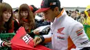 Pebalap Honda, Marc Marquez meraih posisi ketiga pada kualifikasi MotoGP Japang di Twin Ring Motegi, (14/10/2017). Marquez mencatat waktu 1'53.903. (AFP/Toshifumi Kitamura)