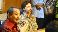 Disambut Menpar, Sergey Brin Kenakan Baju Batik
