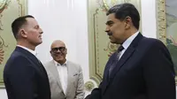 Venezuela Bebaskan 6 Warga AS Usai Pertemuan Maduro dan Utusan Trump