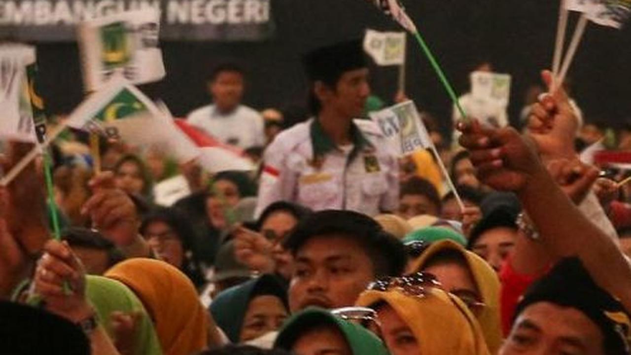 Selain itu, kelompok relawan Prabowo juga hadir dalam deklarasi tersebut.
( merdeka.com/Arie Basuki )