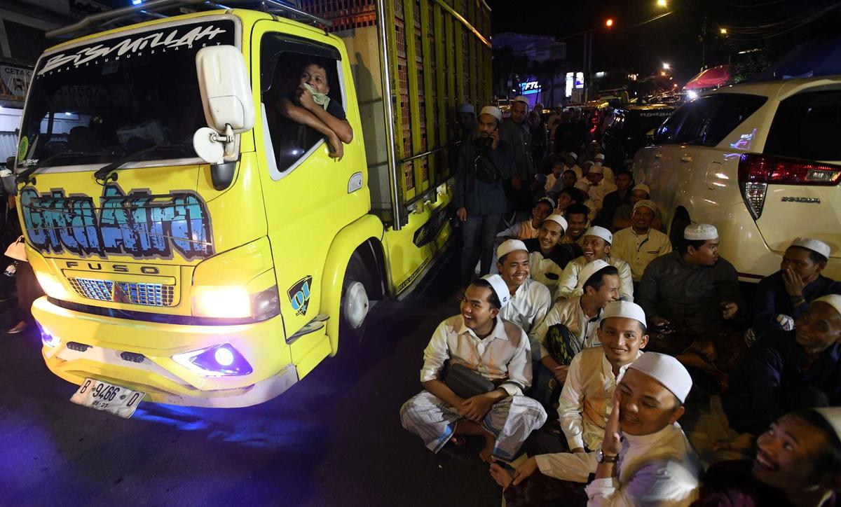 Ribuan jemaah berburu malam Lailatul Qadar di Bogor