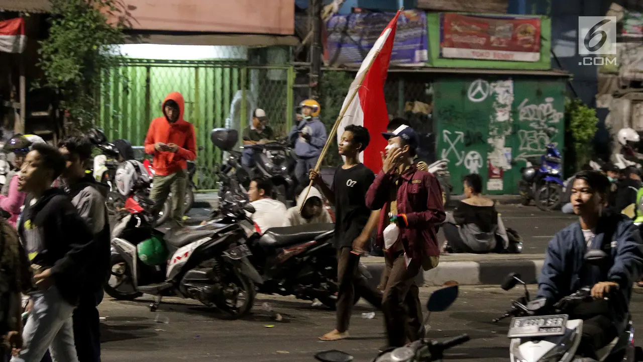 Demo Pelajar Ricuh, Massa Berkumpul di Pejompongan