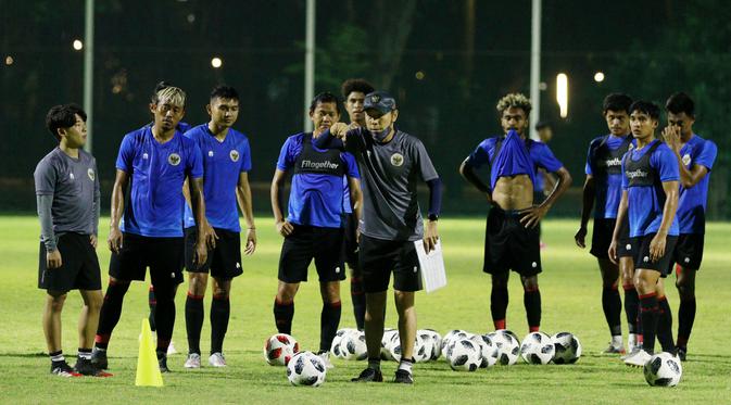 026291000_1614697623-IQ20210302_Latihan_Timnas_Indonesia_09