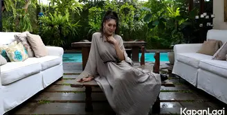 Penyanyi Sania telah lama menghilang dari dunia hiburan. Sekitar sepuluh tahun jarang terlihat, Sania kembali muncul membawa kabar duka. Penyanyi yang sangat populer tahun 1990-an itu baru saja ditinggal suami tercinta untuk selama-lamanya. [Foto: KapanLagi.com/Budy Santoso]