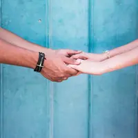 ilustrasi jatuh cinta/copyright copyright Unsplash/Andre Revilo