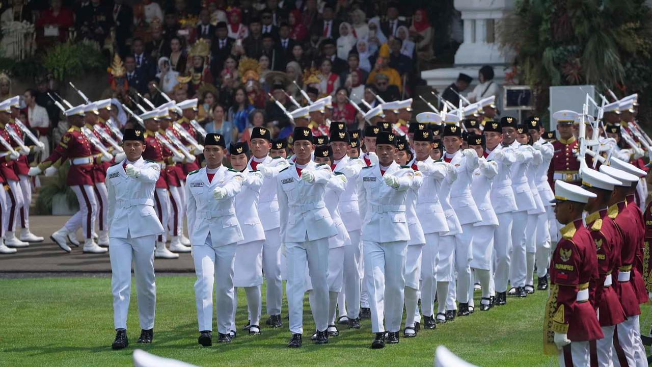 Tim 'Indonesia Bersatu' Laksanakan Penurunan Bendera di Istana, Kolonel Penerbang Sunar Adi Wibowo Jadi Komandan Upacara