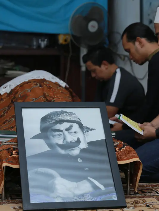 Drs. Suyadi atau dikenal dengan Pak Raden. Seniman ini lahir di Jember, 28 November 1932. Pria penyayang kucing ini meninggal dunia pada usia 82 tahun di Rumah Sakit Pelni, Petamburan, Jakarta Barat, Jumat 30 Oktober 2015. (Galih W. Satria/Bintang.com)