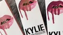 Namun Kylie belum ingin membocorkan kapan produk tersebut akan diluncurkan. Apakah kalian menyukai warna terbaru dari 'Kylie Lip Kit' ini? . (instgram/Bintang.com) 