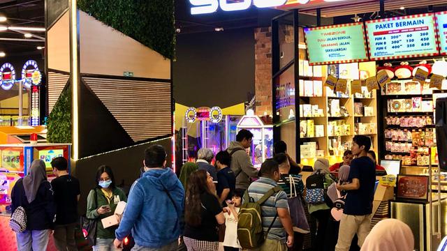 Suasana kunjung di Timezone Lippo Mall Kemang di Jakarta Selatan