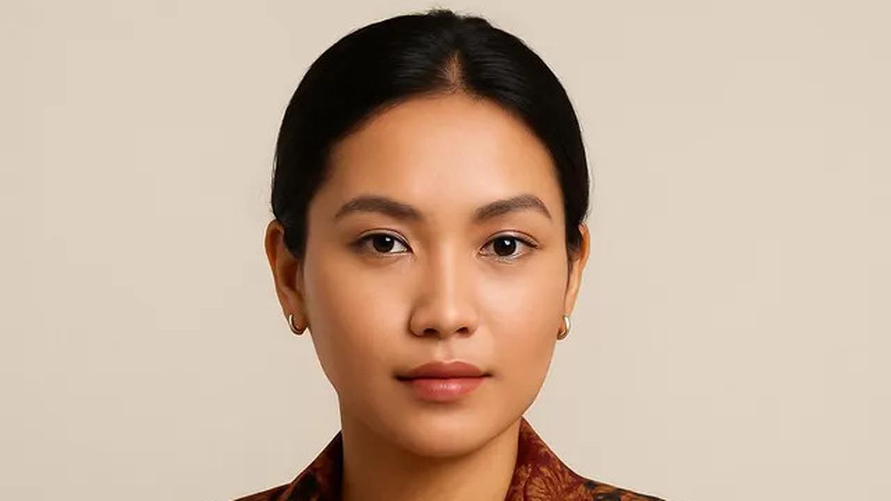7 Model Jas Kombinasi Batik Wanita yang Trendi di Tahun 2025, Gaya Formal Elegan Berbalut Nuansa Budaya