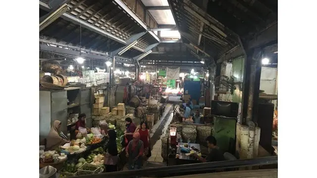 Efek Virus Corona, Ini 6 Potret Pasar Tradisional Sepi Pengunjung