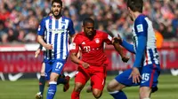 Gol Douglas Costa yang Membuat Penonton Berdecak Kagum