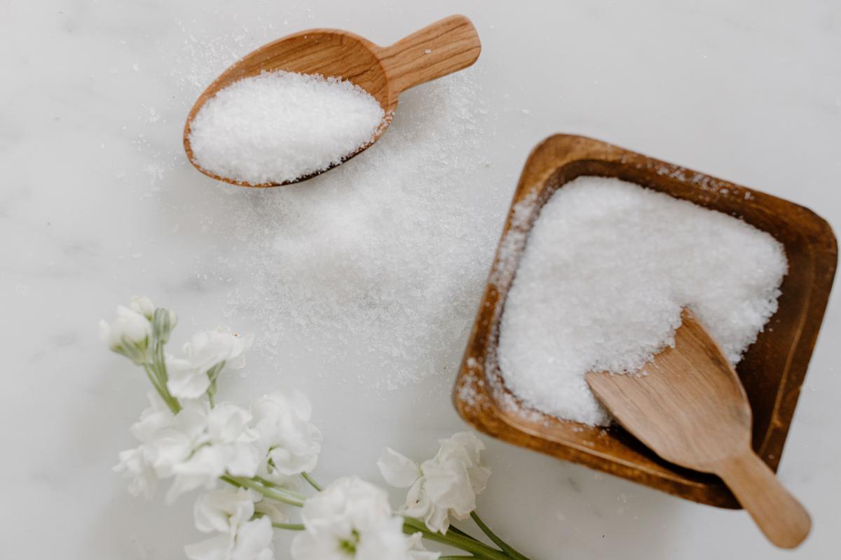 Kenali Perbedaan Garam Kasar dan Garam Halus dan Manfaatnya untuk Masakan di Rumah