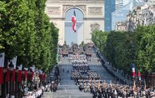 VIDEO: Tentara Prancis Luka Berdarah Tetap Gagah Pegang Pedang Depan Macron & Prabowo di Bastille Day