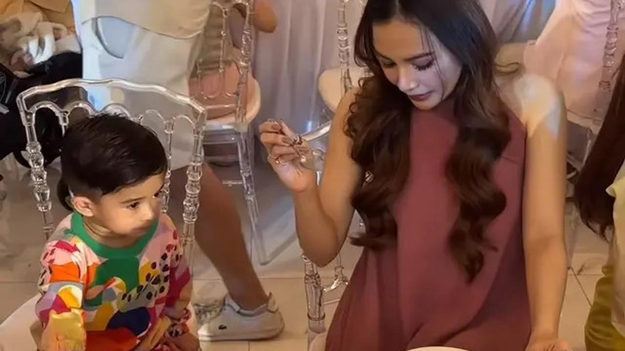 10 Potret Mahalini Pakai Mini Dress Pink di Ultah Azura, Diduga Hamil