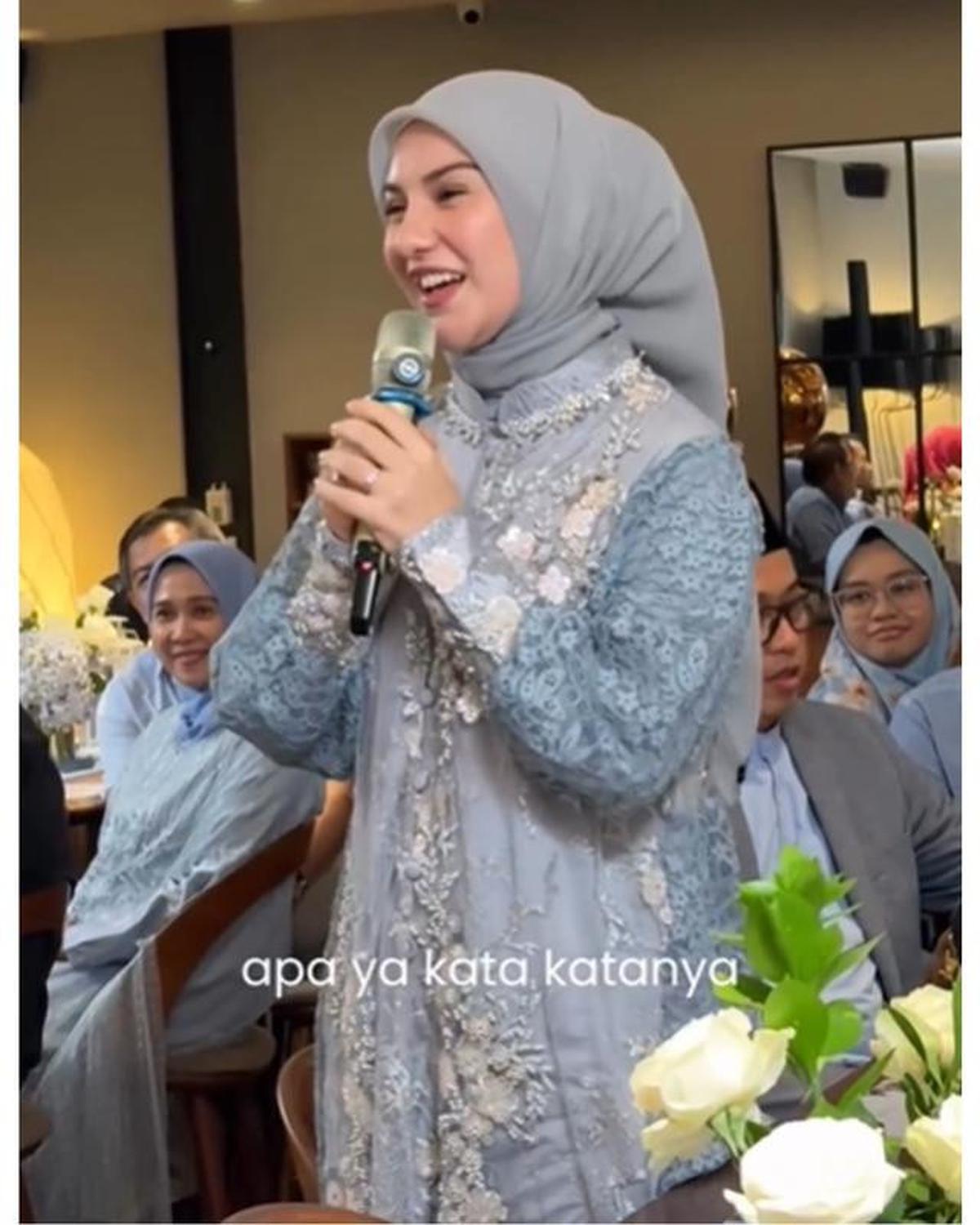 7 Potret Lamaran Sean Ivan Adik Irish Bella di Bandung, Penuh Bahagia
