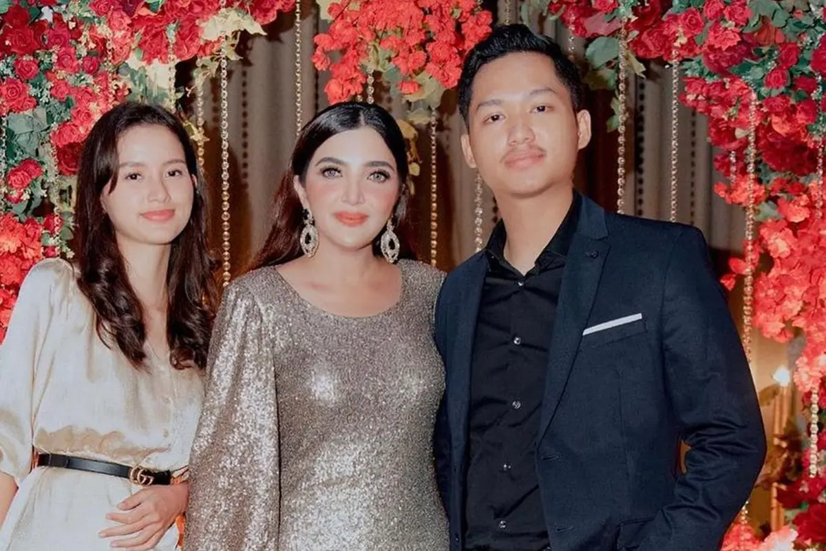 Tulis Surat untuk Calon Mertua, Ini Potret Kedekatan Sarah Menzel dan Ashanty