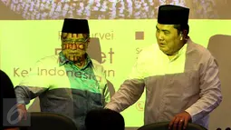 Ketua Umum PBNU Said Aqil Siradj ditemani Sekjen PBNU Helmy Faishal saat menghadiri Rilis Survei "Potret Keberagaman Muslim Indonesia" di Kantor PBNU, Jakarta, Senin (30/1). (Liputan6.com/Johan Tallo)