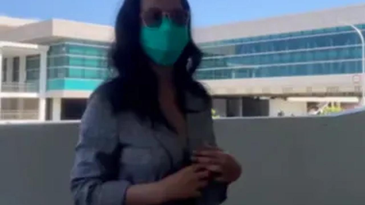 Selebgram Siskaeee harus berurusan lagi dengan polisi. Siskaeee akan diperiksa polisi atas dugaan keterlibatannya dalam film porno garapan rumah produksi di Jakarta Selatan.