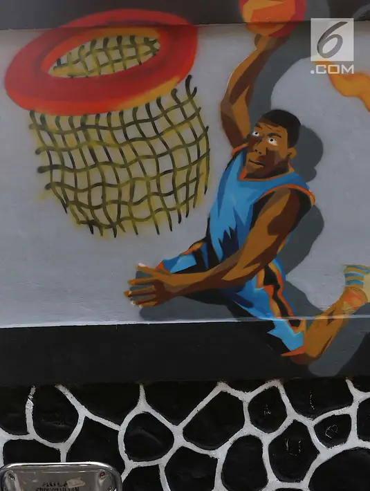 Karya Mural mahasiswa UNJ terlihat di kawasan Universitas Negeri Jakarta, Kamis (16/8). Mural karya mahasiswa seni rupa tersebut dibuat dalam rangka menyambut Asian Games 2018. (Liputan6.com/Immanuel Antonius)