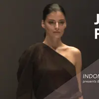 JFW 2019: Indonesia Fashion Forward presents BYVELVET, Peggy Hartanto & Reves Studio