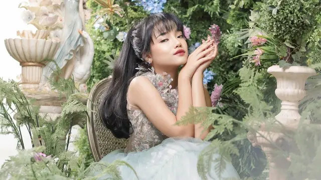 Pemotretan Fuji Bertema Kebun, Disebut Tinkerbell Versi Dunia Nyata