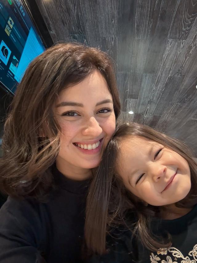 7 Potret Kebersamaan Kimberly Ryder dengan Kedua Anaknya, Menggemaskan ...