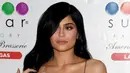 “Kylie putus dengan Tyga karena dia merasa terlalu muda untuk berhubungan serius. Sekarang dia sedang mengandung seorang bayi dengan laki-laki yang baru berpacaran dengannya. Publik pun sangat terkejut,” ujar sumber. (AFP/Ethan Miller)