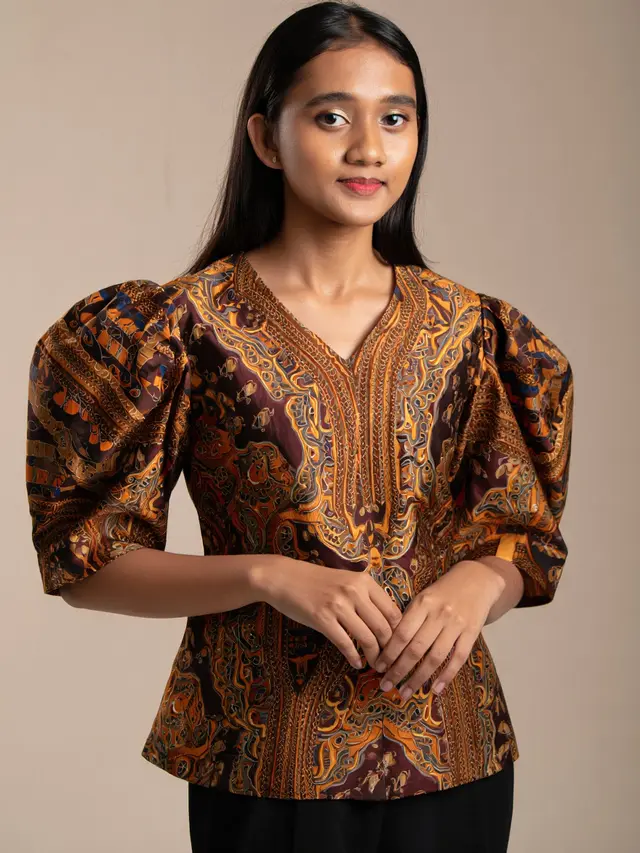 Model Baju Batik Lengan Kerut Modern Elegan